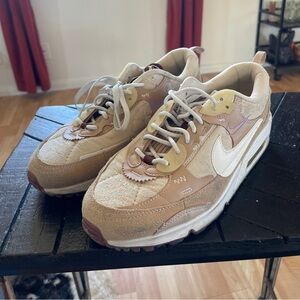 Nike Women’s Tan Thea